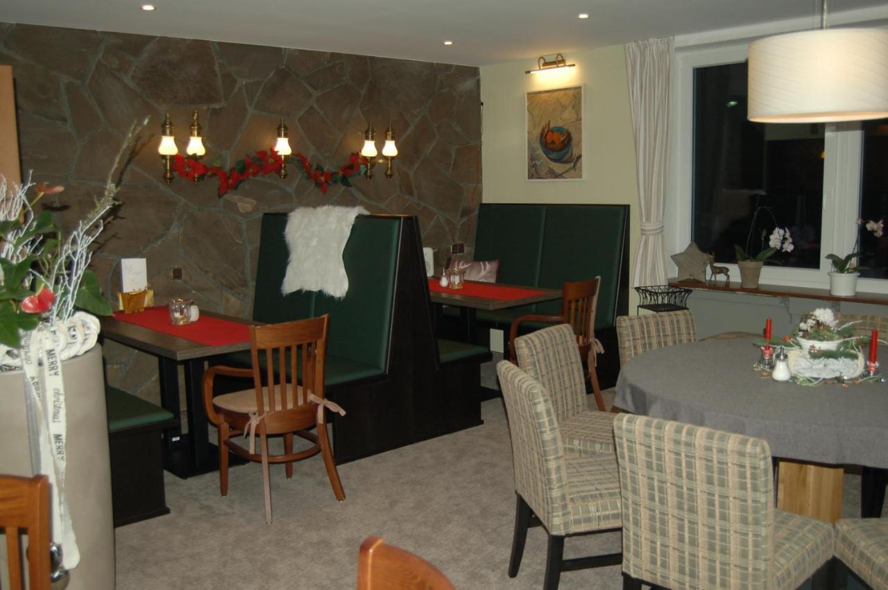 Hotel-Ferienwohnungen Cafe Maarblick Шалькенмерен Экстерьер фото